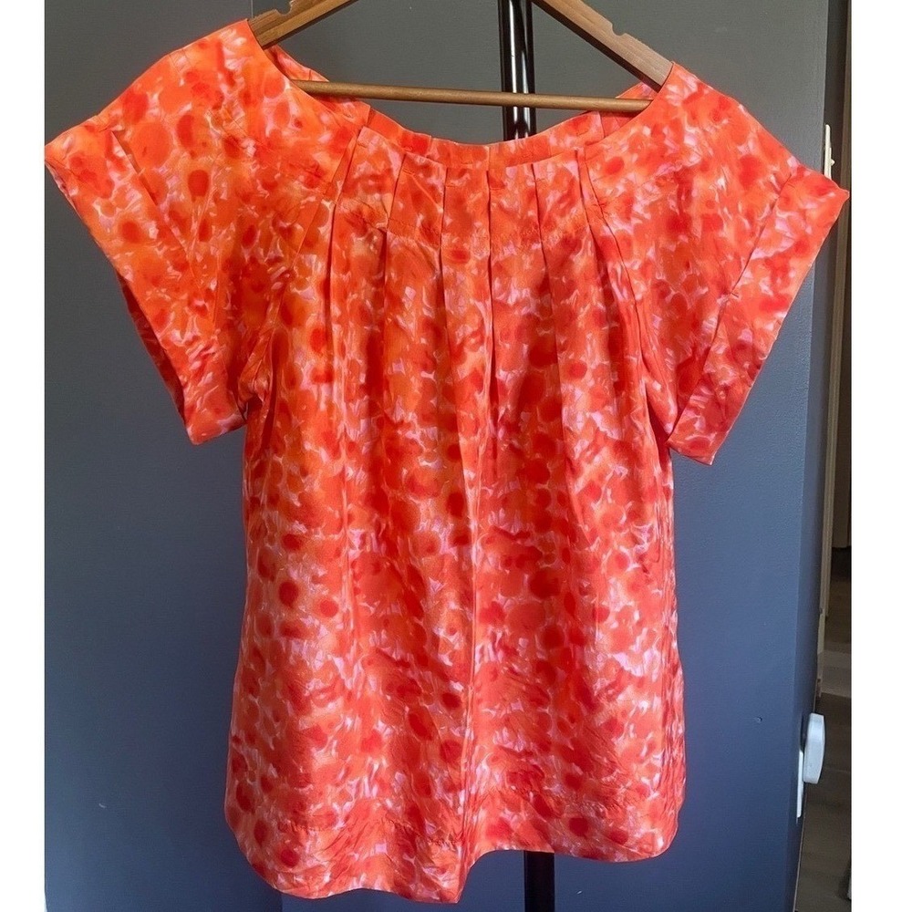 Banana Republic 100% Silk Short Sleeve Floral Blouse Top with Pleated Neckline - Picture 9 of 9